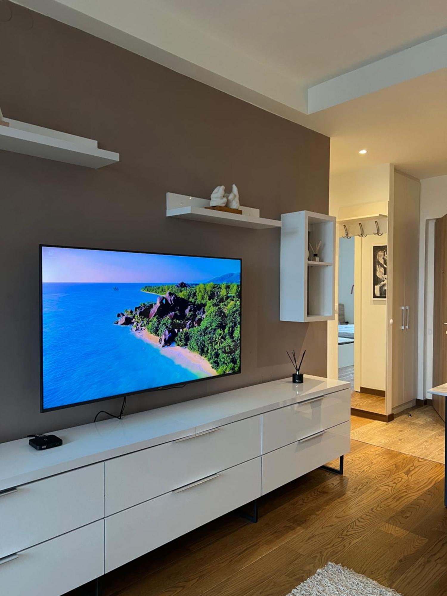 Waterfront Premium *
